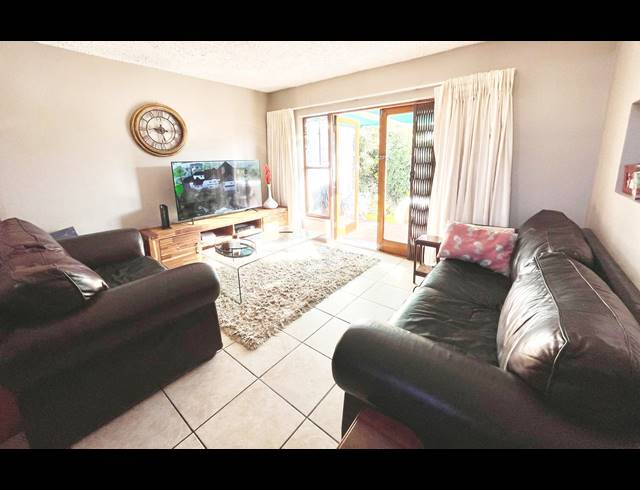 3 BEDROOM TOWNHOUSE RENTED IN HUMEWOOD